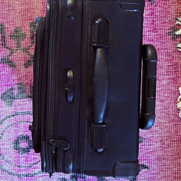 Briggs and Riley Carry-on expandable suitcase 22" perfect weekender - Picture 2 of 6